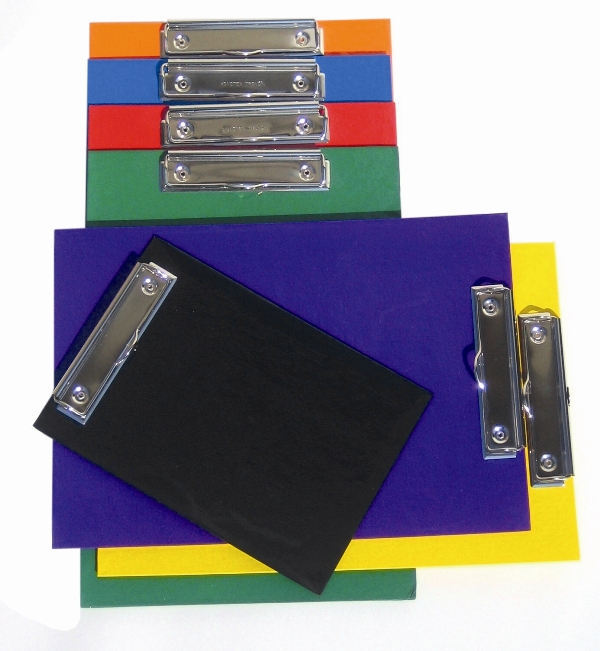 DOSKA S KLIPOM A4 CIERNA  /LAMINO/